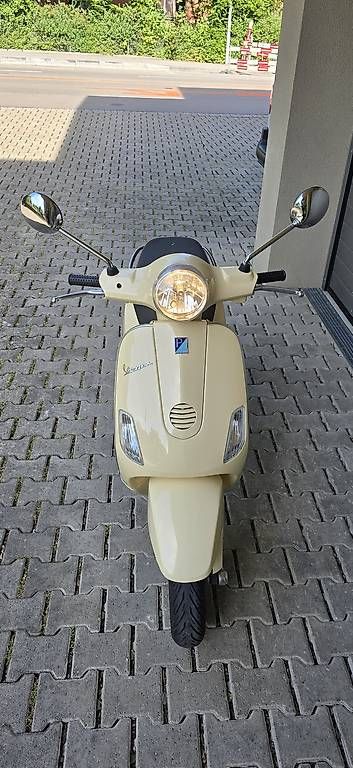 Scooters: Piaggio Vespa LX 125 beige MFK Juni 2026 – Gebraucht aus Zürich von Hftech 2