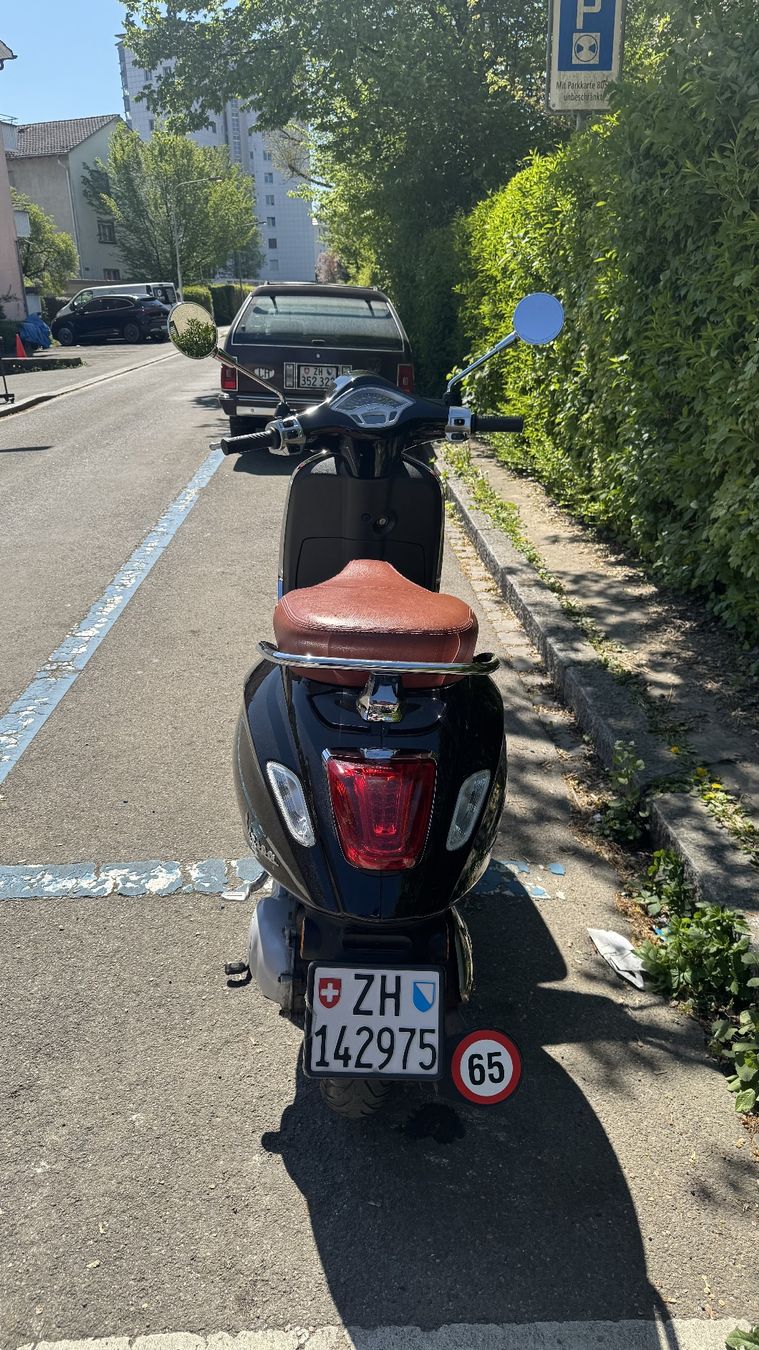 Piaggio Strada: Vespa Primavera 50CC black excellent condition – Usato da Zürich venduto da raj_zdf7 4