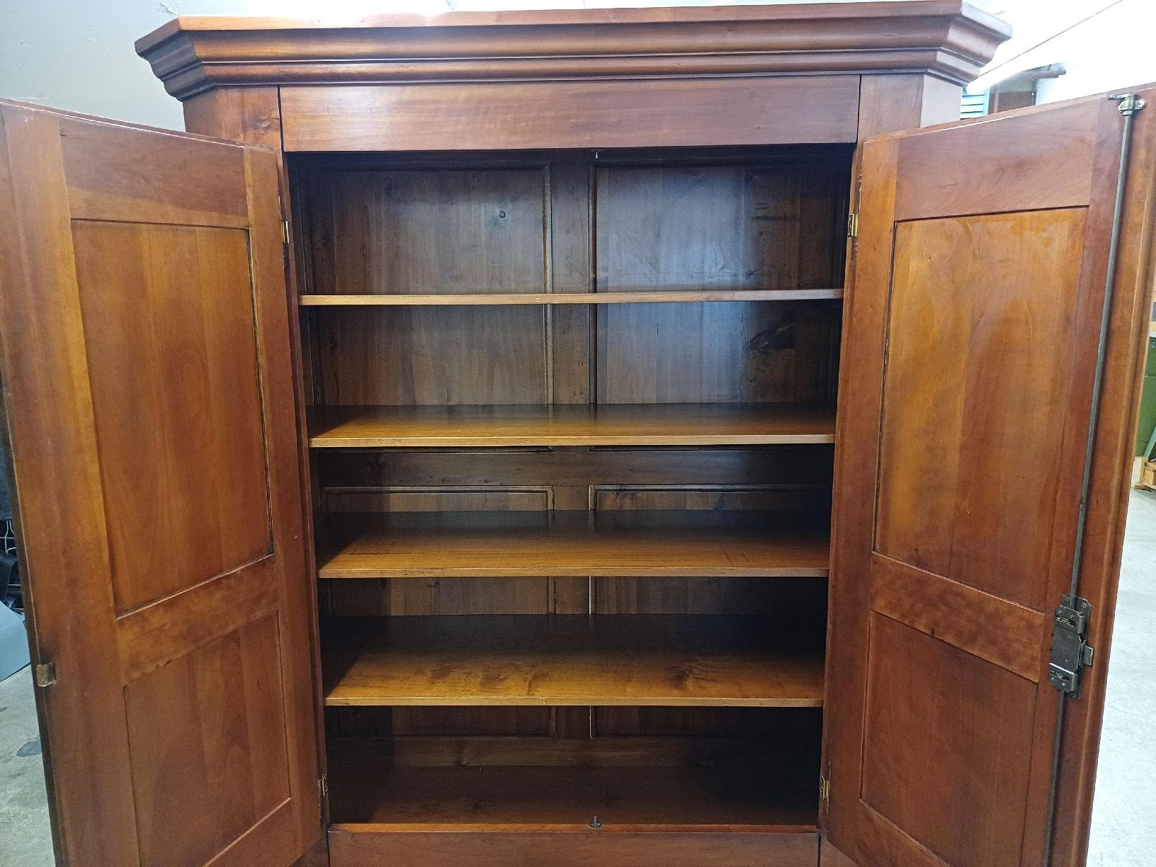 Schränke: Antiker Schrank, Holz, Nussbaum, Vintage, Top Zustand! – Gebraucht aus Winkel von Luukas.81 1
