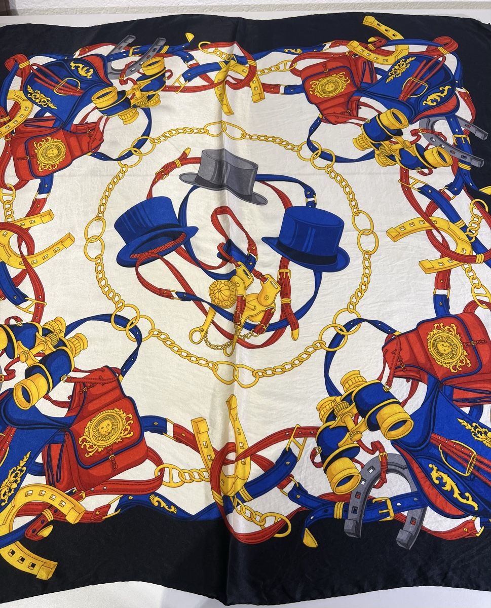 Escada Foulards & écharpes: Foulard Escada vintage – D'occasion à St-Pierre-Clages par ste_xk6p 1