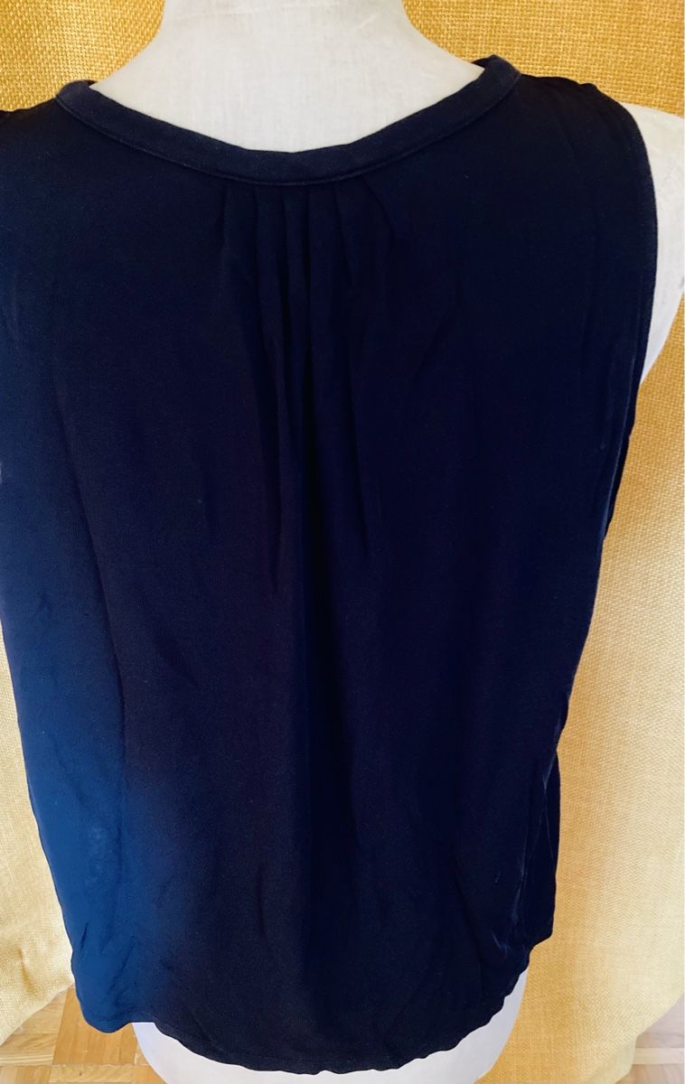 Tops: Top noir à fermoir métallique – Gebraucht aus Ardon von hel_2sxp 4