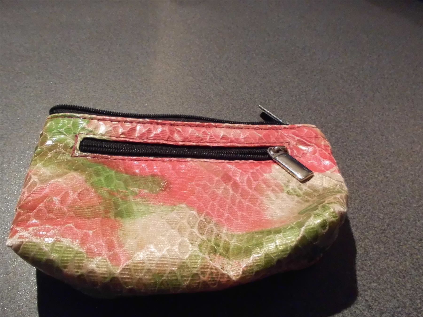 Kosmetikkoffer: Etui rosa/grün – Gebraucht aus Zürich von Motzkuh