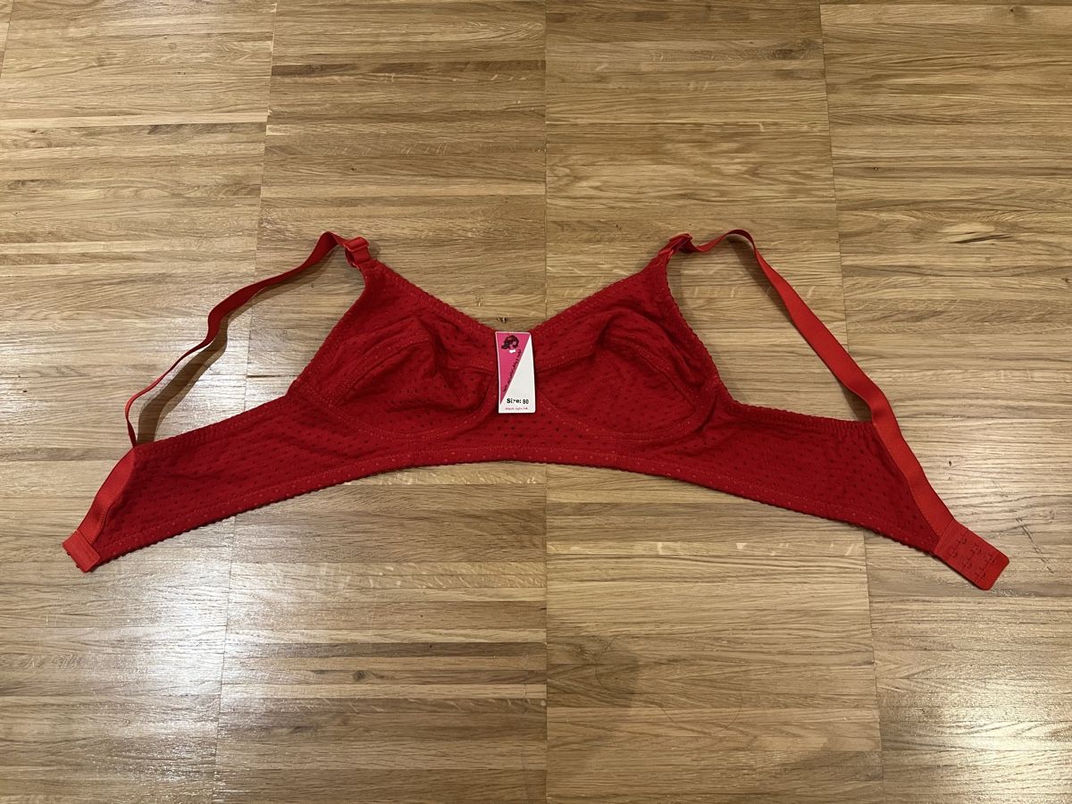 Altra biancheria intima: Red bra – Nuovo e nell'imballaggio originale da Adliswil venduto da Marjin