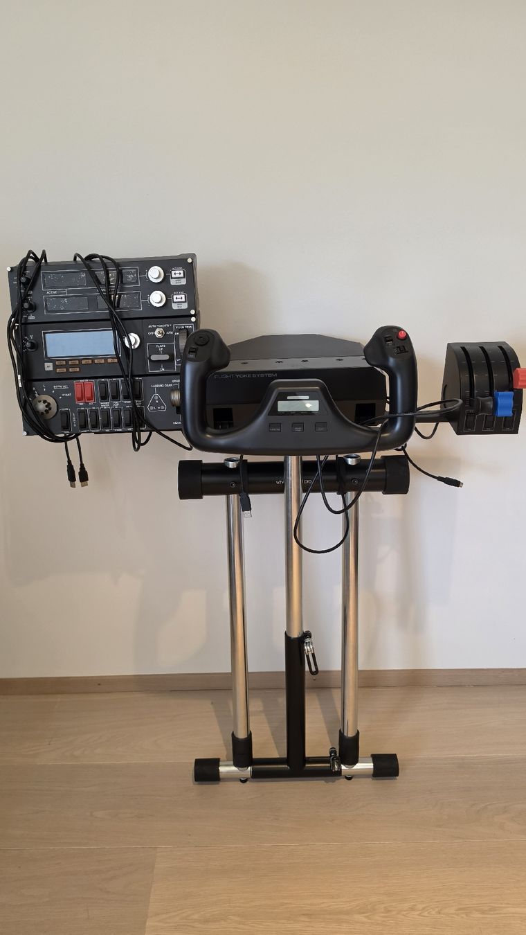 Controller: Logitech Saitek complete set, Yoke, Radio – Nuovo (secondo la descrizione) da Therwil venduto da MarcioSouza