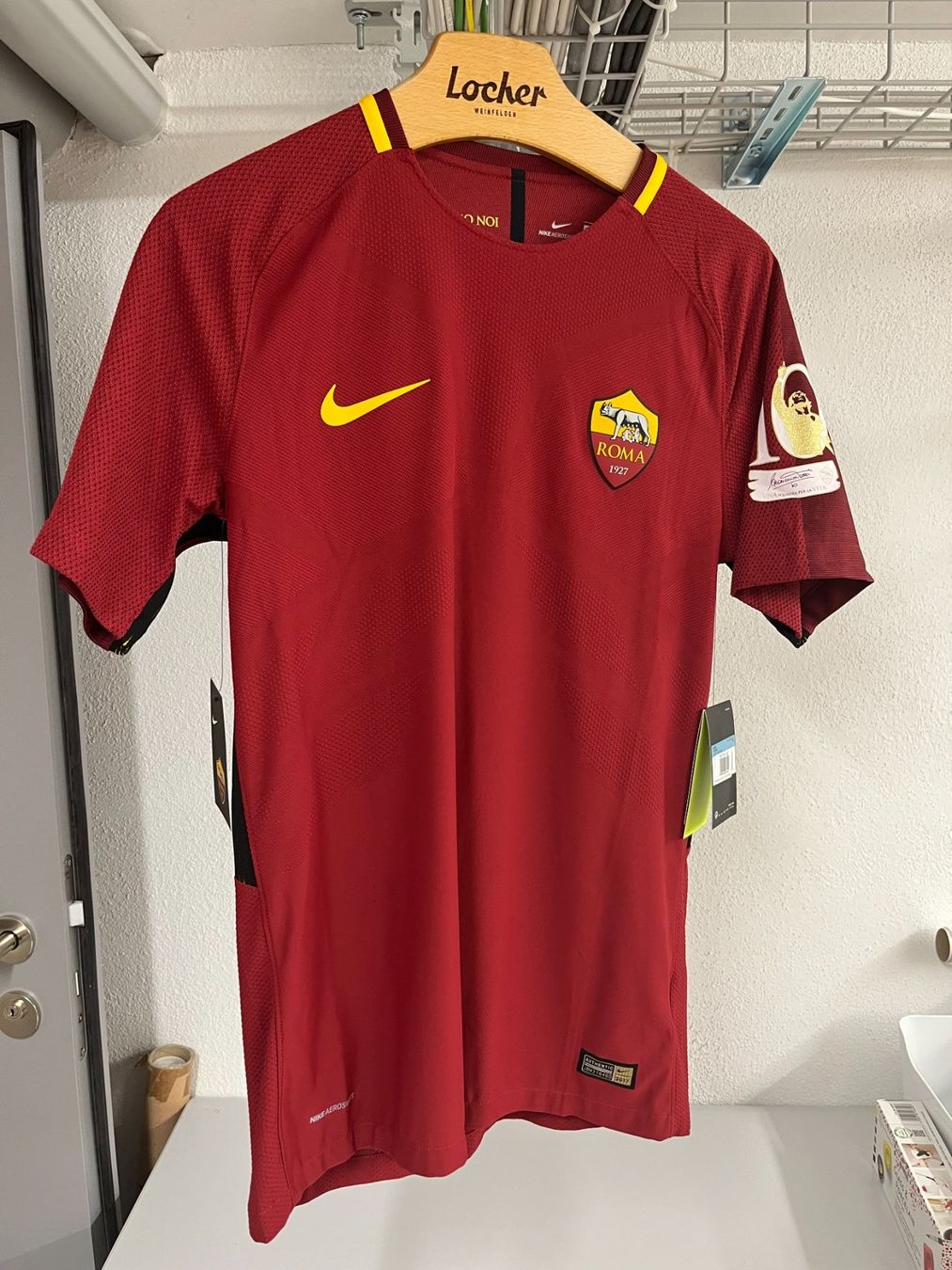 Nike Canottiere & Pantaloni: Francesco Totti Kollektion / Trikots & Binde & Schuhe – Usato da Weinfelden venduto da Coiro10 5