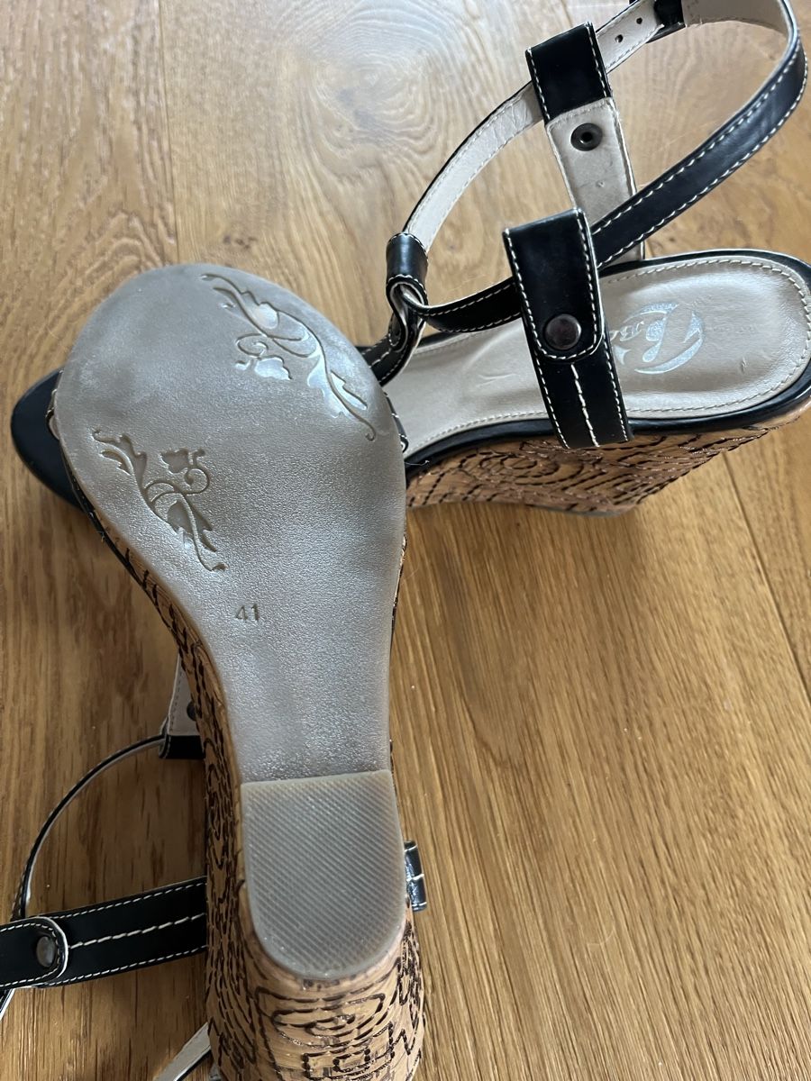 Chaussures femmes: Schwarze Keilsandalen Gr. 41 Bata – Neuf avec emballage d'origine à Sigriswil par Krugle83 2
