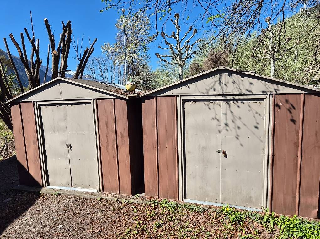 Casette da giardino & serre: 2 cabanons de jardin métalliques – Usato da Granges VS venduto da bon_wws6