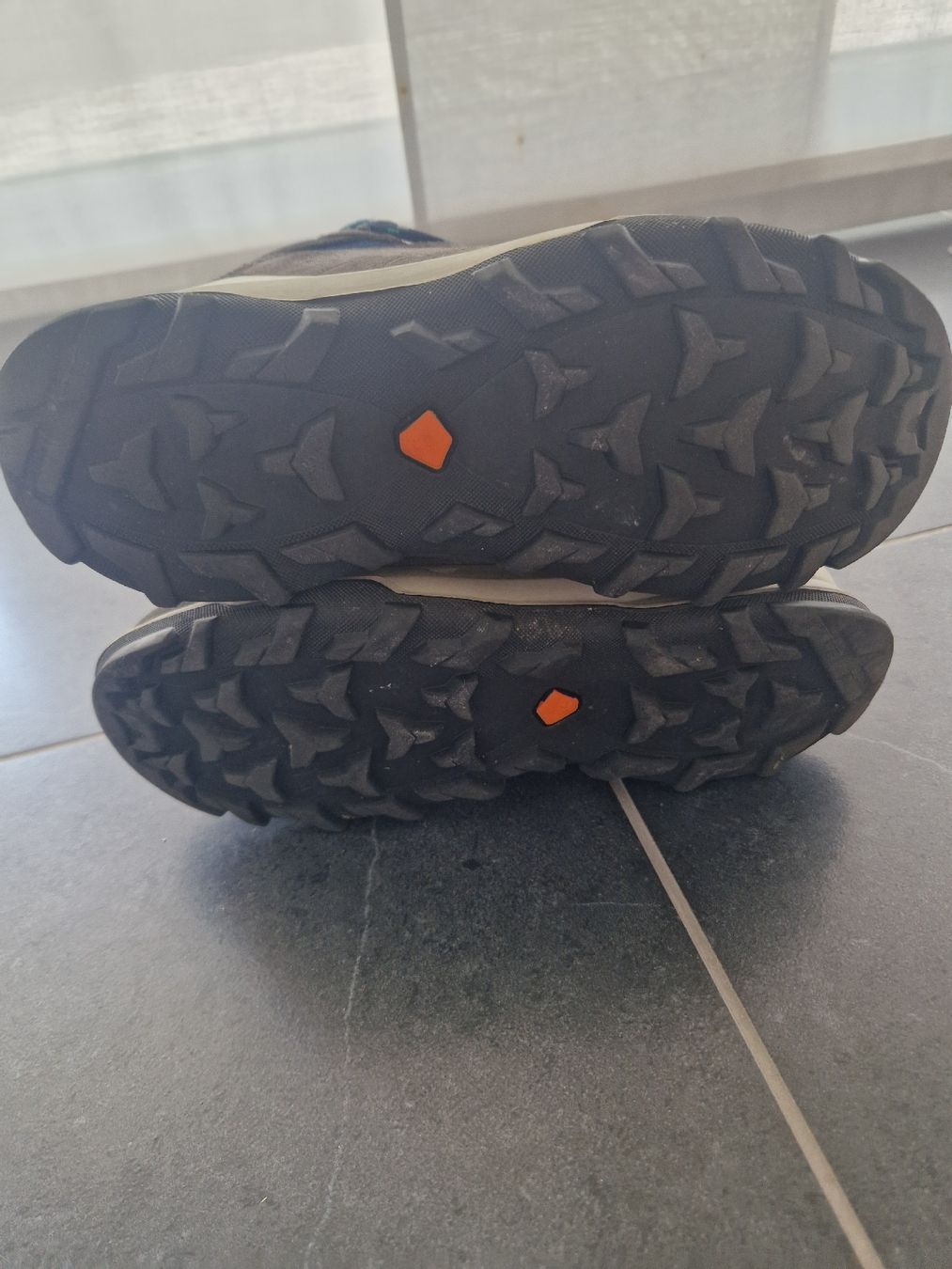 Scarpe per ragazze: Scarpa montagna ragazza – Usato da Massagno venduto da fabionyc 1