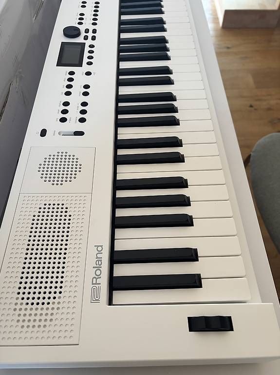 Roland Musikinstrumente: Roland Go:Keys 5 mit Notenständer – Neu (gemäss Beschreibung) aus Walliswil b.Wangen von Tline70 1