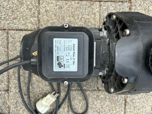 Accessori per Piscine: 2 x Poolpumpe und 6-Wege Ventil – Usato da Büsserach venduto da Prinzenhaushochdrei 3