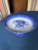 Fussschale aus Porzellan blau/weiss