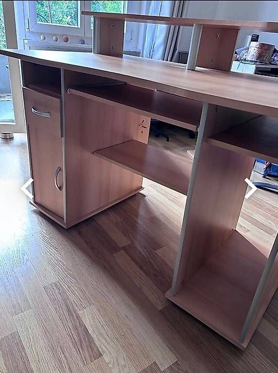 Bureaux: Schreibtisch  – D'occasion à bern par AAAA-A5 4