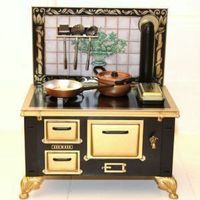 Petite cuisinière de dînette, rétro