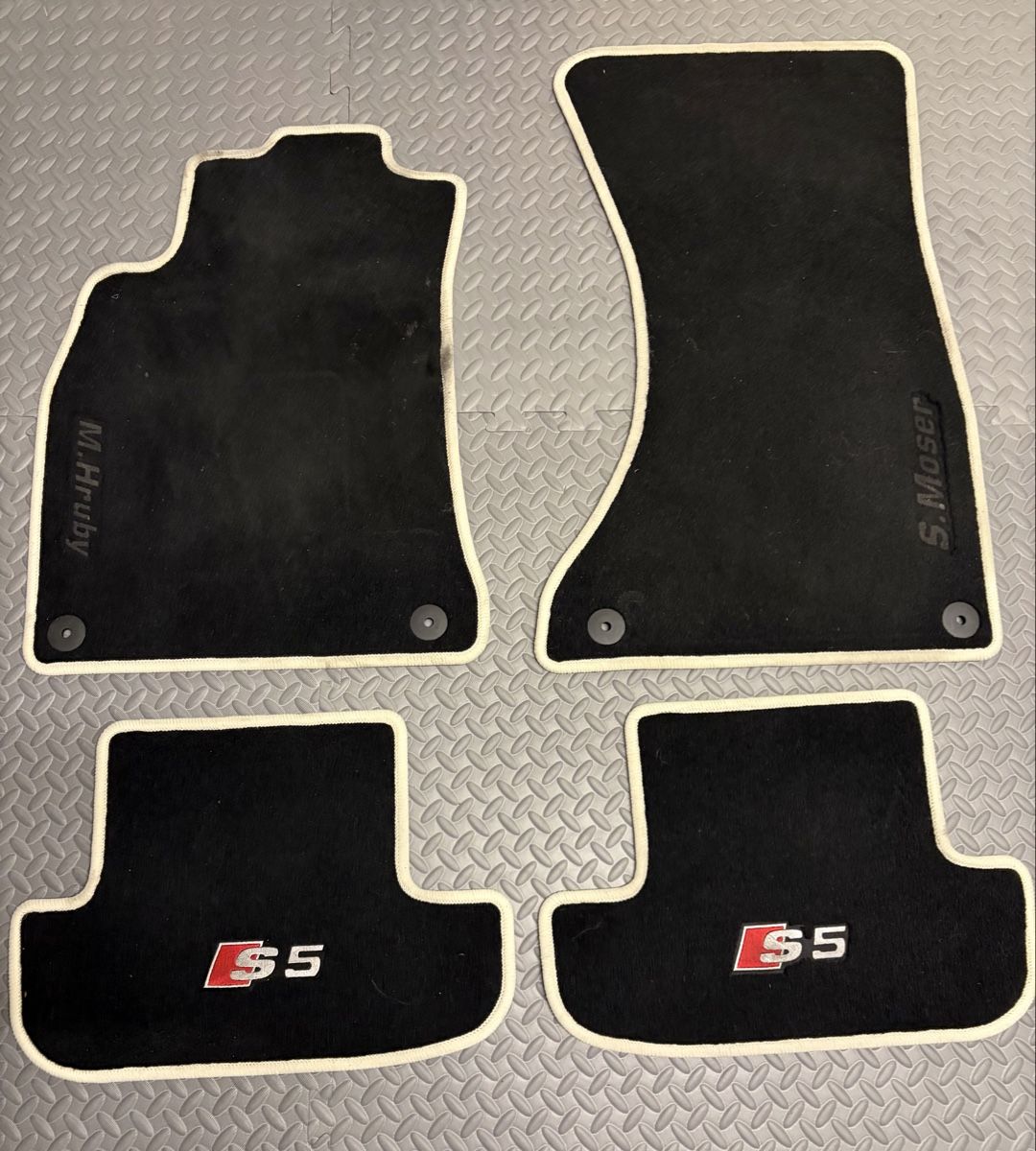 Audi Tappeti & Tappetini: Original Audi S5 (8T) Fussmatten mit Logo – Usato da Buchs AG venduto da Nicola1250