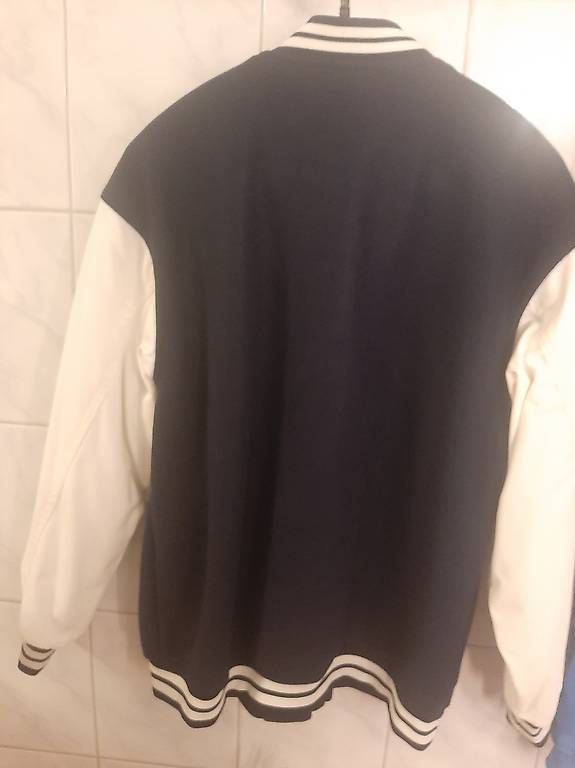 H&M Jacken: Dunkelblaue Bomberjacke mit Lederärmeln – Neu (gemäss Beschreibung) aus Rothenthurm von Michele_1967 1