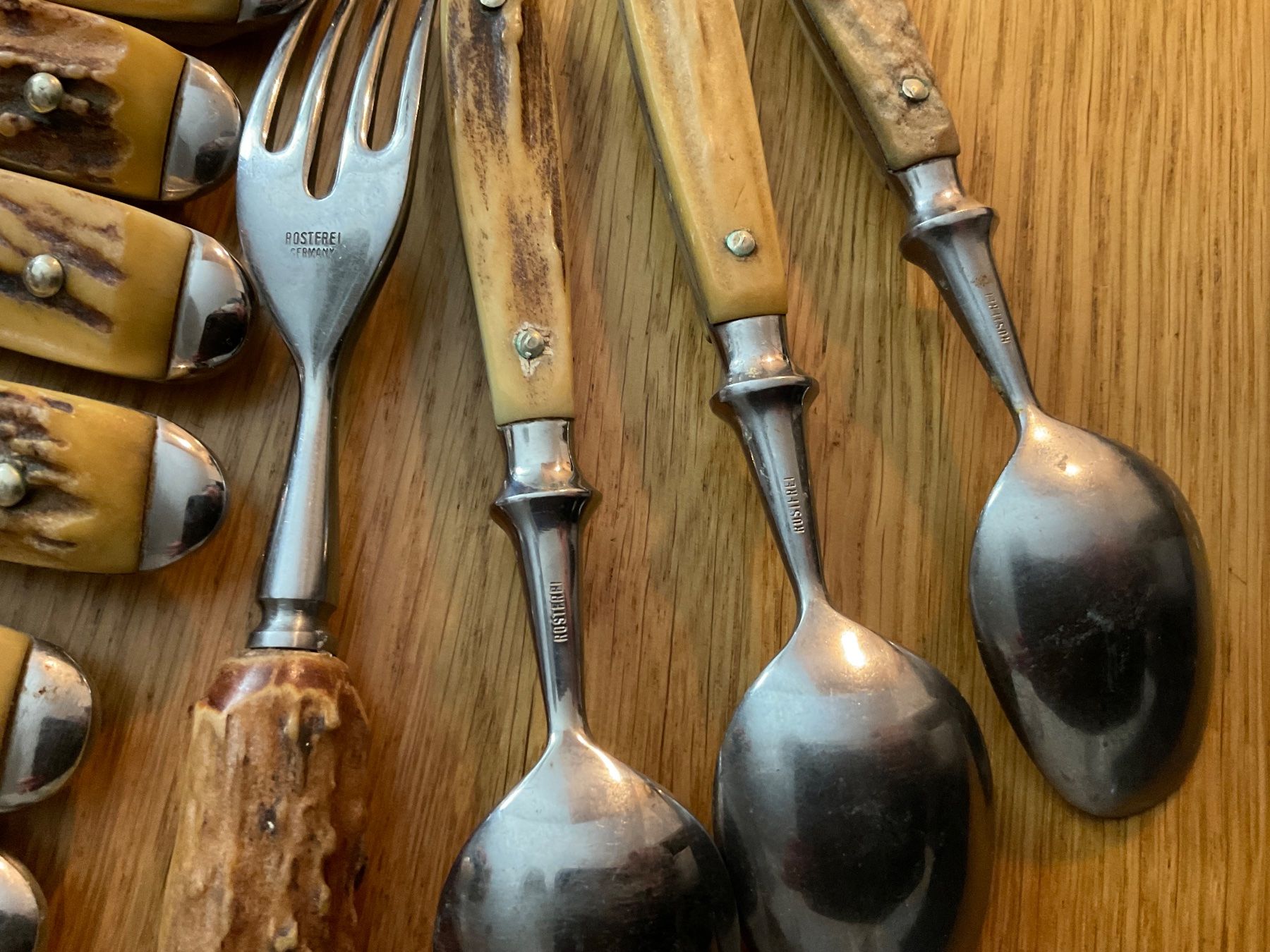 Set di posate: Besteck Set aus Horn Rostfrei – Usato da Urdorf venduto da alda02 6
