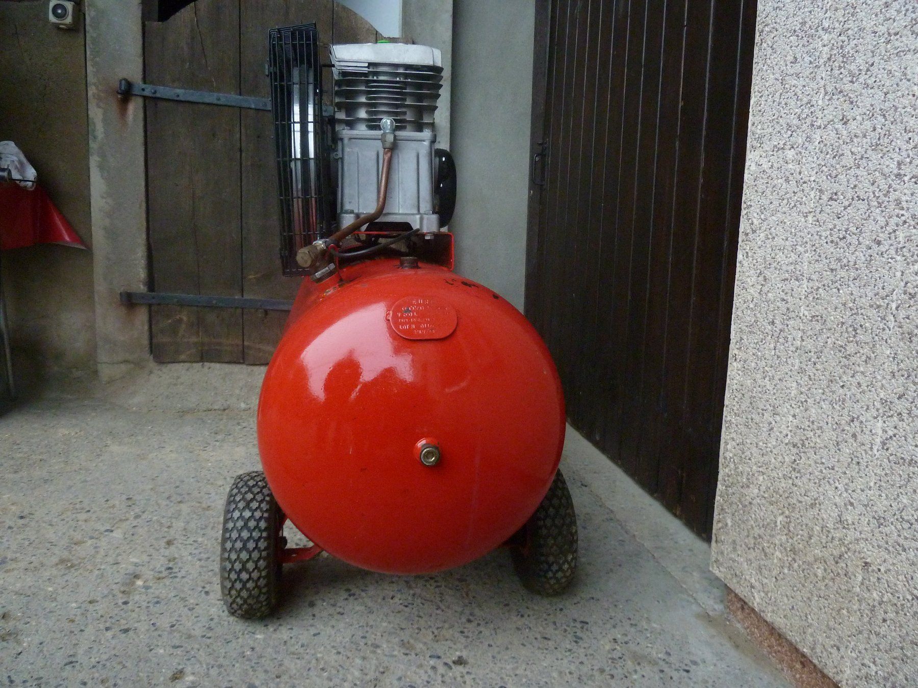 Amex Compressori: Un compresseur de garage de 200 litres – Usato da Russy venduto da Guenefle 2