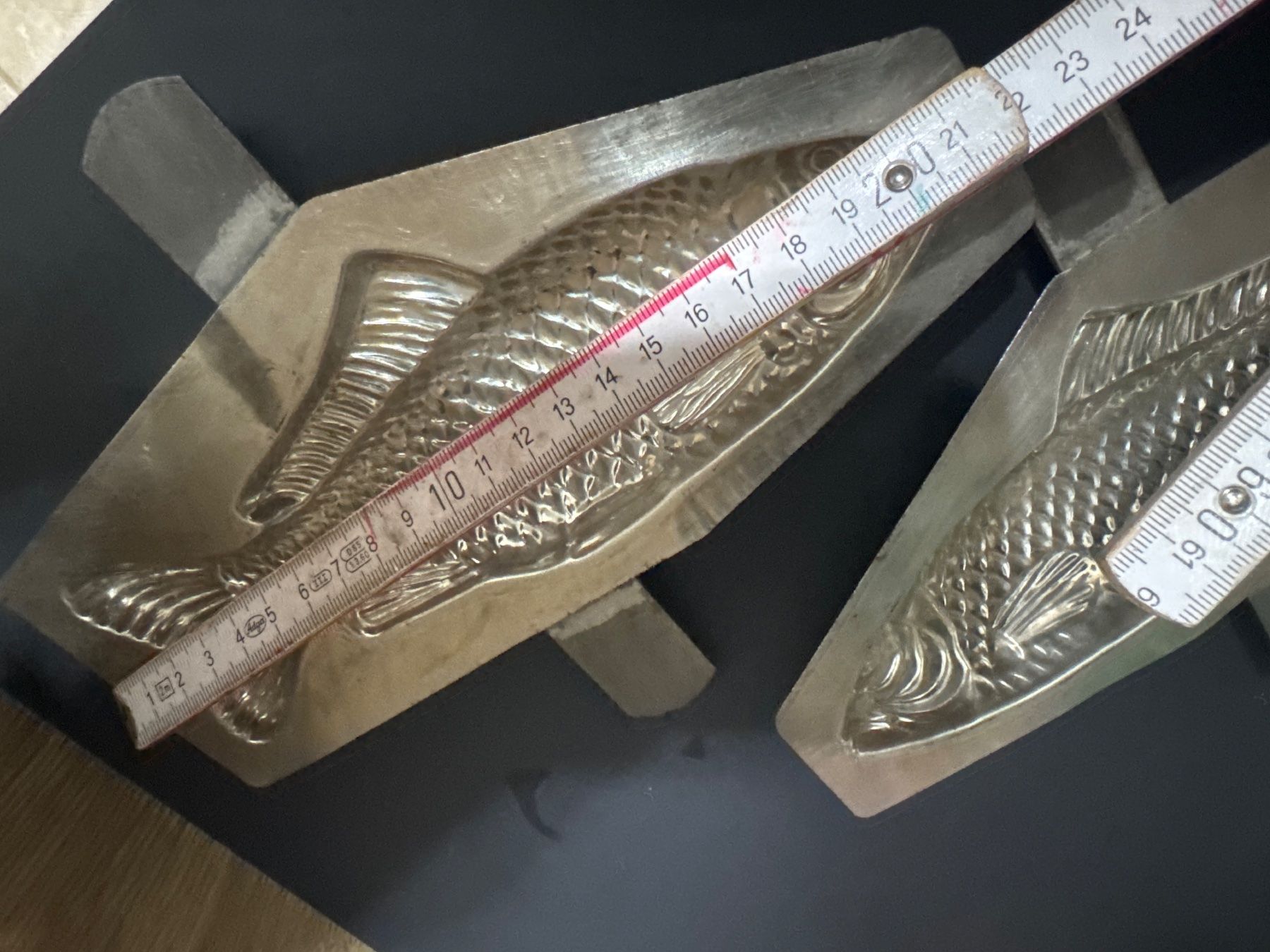 Teglie da forno: Moule chocolat schokoladenform poisson 20cm – Usato da Lajoux JU venduto da Briard0 3