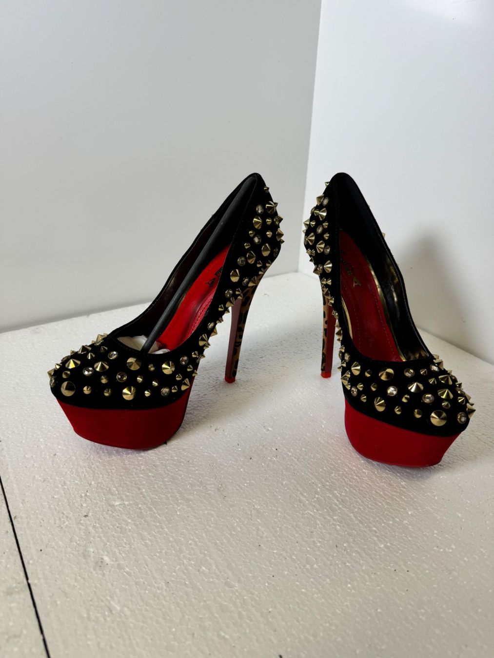 Scarpe da donna: Pumps Highheels rote  Sohle Spitzen – Nuovo (secondo la descrizione) da AARBURG venduto da cheapstuff