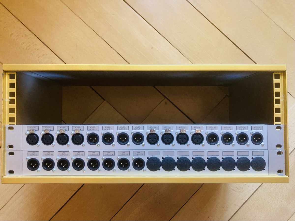 Convertitori: AES/EBU & Line Out Breakout Box (BOB) – Usato da Zürich venduto da rie_dn6f