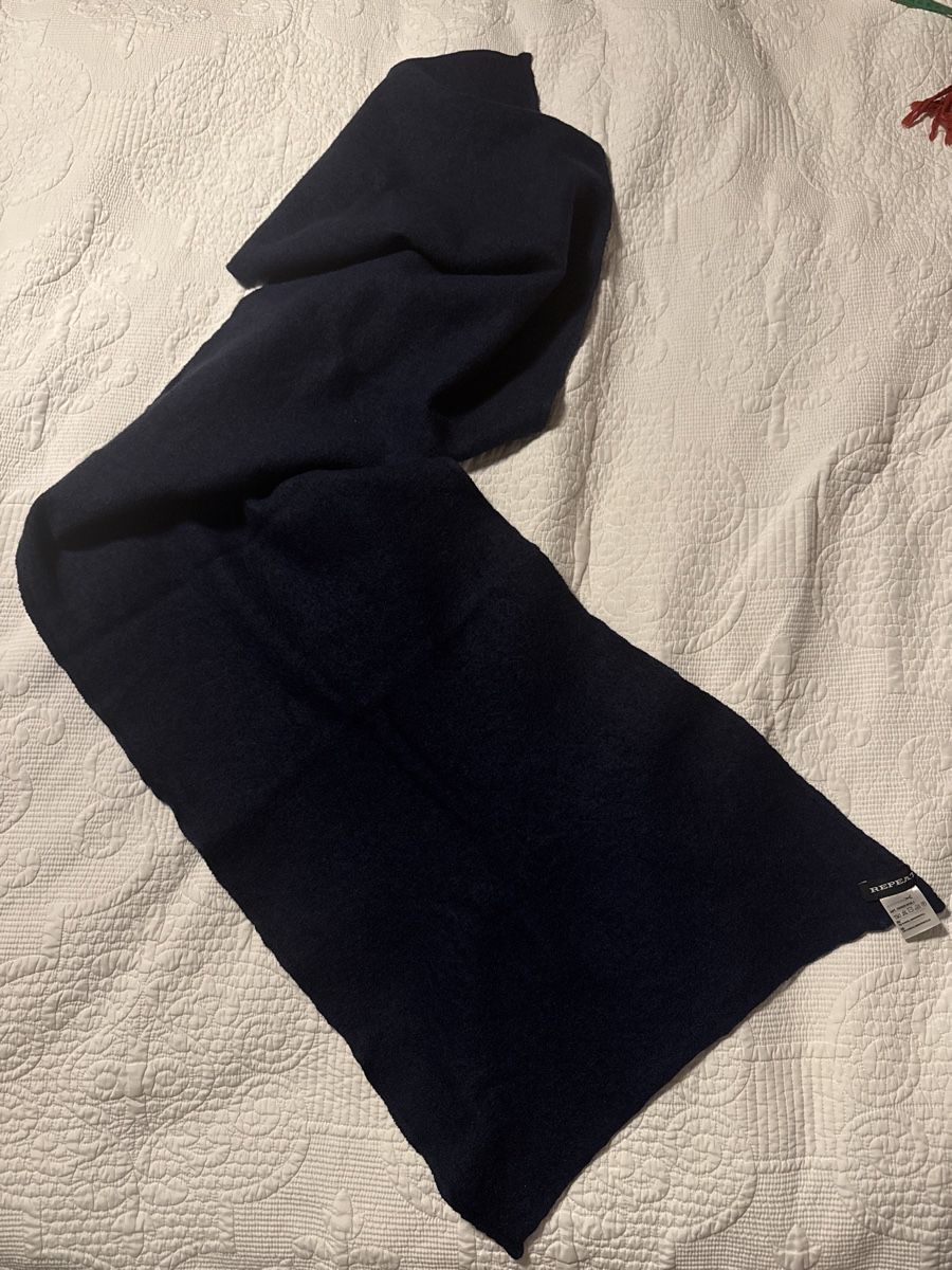 Repeat Foulard & Sciarpe: Repeat Schal Merinowolle dunkelblau – Usato da Brütten venduto da Rod816 9