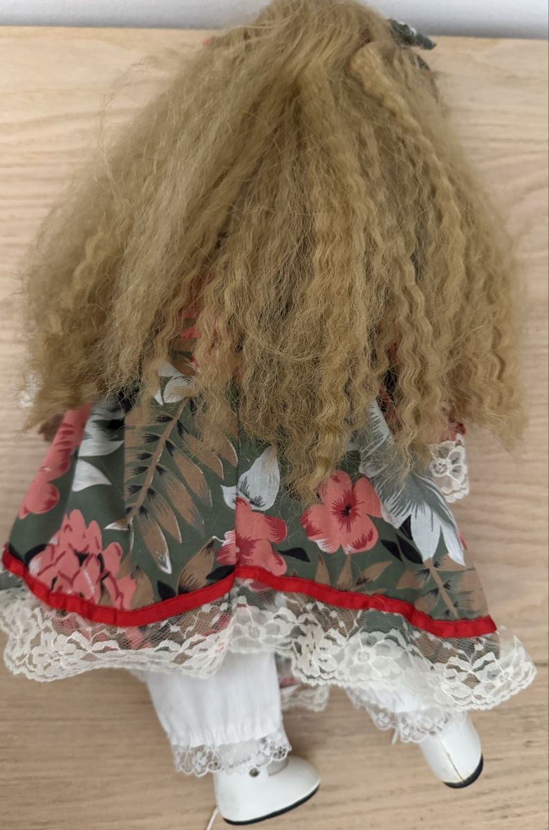 Bambole: Poupée de collection  – Usato da Vésenaz venduto da NORA1325 2