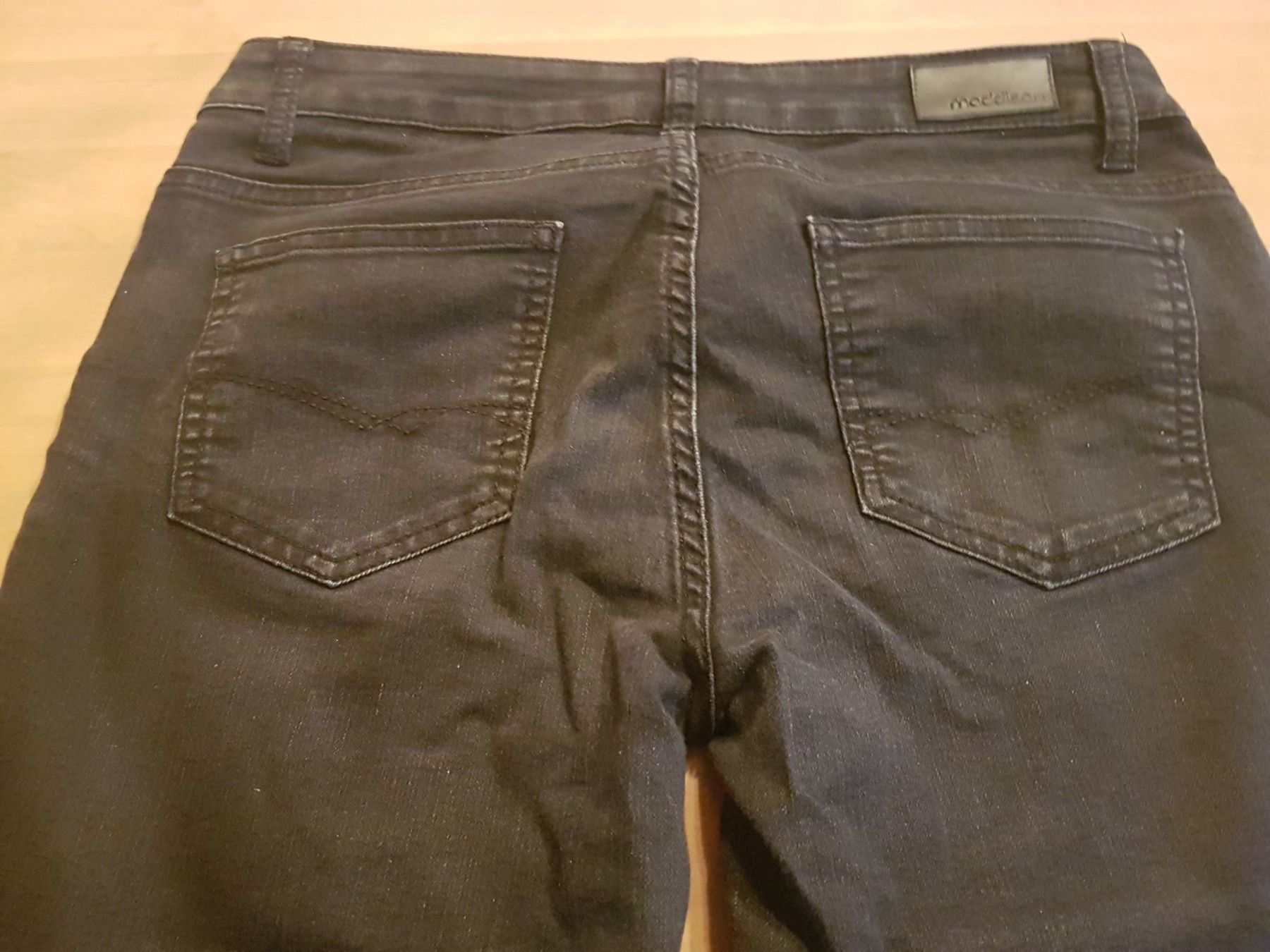 Maddison Hosen: Pantalon noir taille 38 marque Maddison 80% coton – Gebraucht aus Villiers von san_jn5w 2