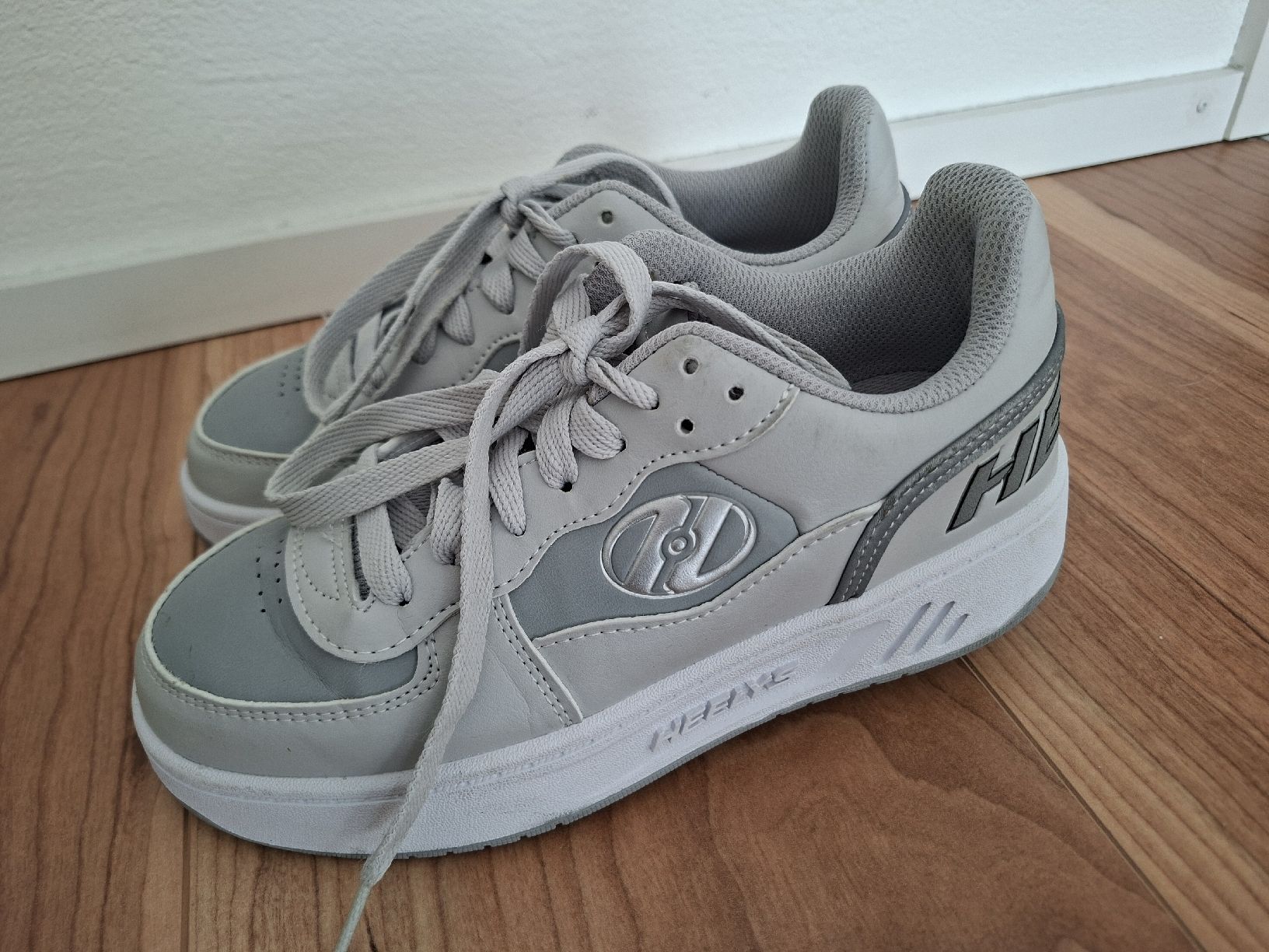 Patins à roul. & inline: Heelys Turnschuhe mit Rollen – D'occasion à Ehrendingen par coba75 1