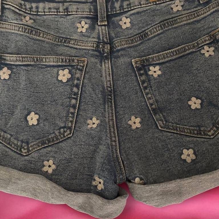 C&A Pantaloni: Blumige Hotpants Grösse 38 – Usato da Bern venduto da shiggyy 2
