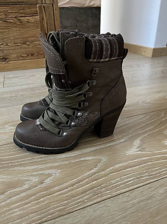 Damenschuhe: Vends bottillons femme – Gebraucht aus Crans VS von cei_qws7 1