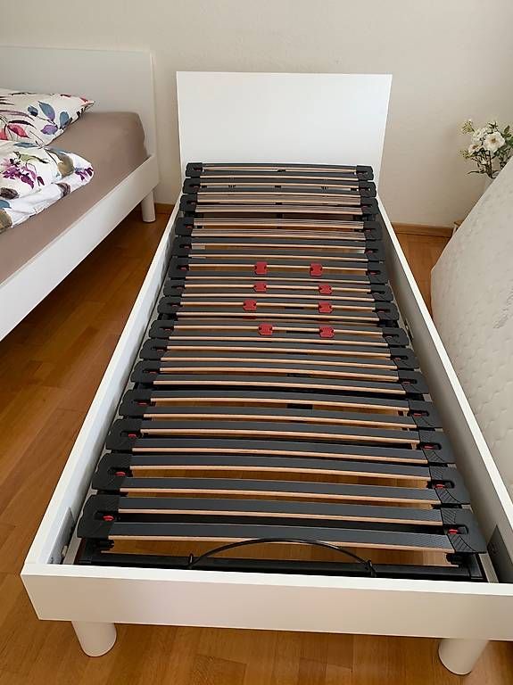 Letti: Bett mit elektrischem Einlegerahmen – Usato da Bülach venduto da schoggimartini 1