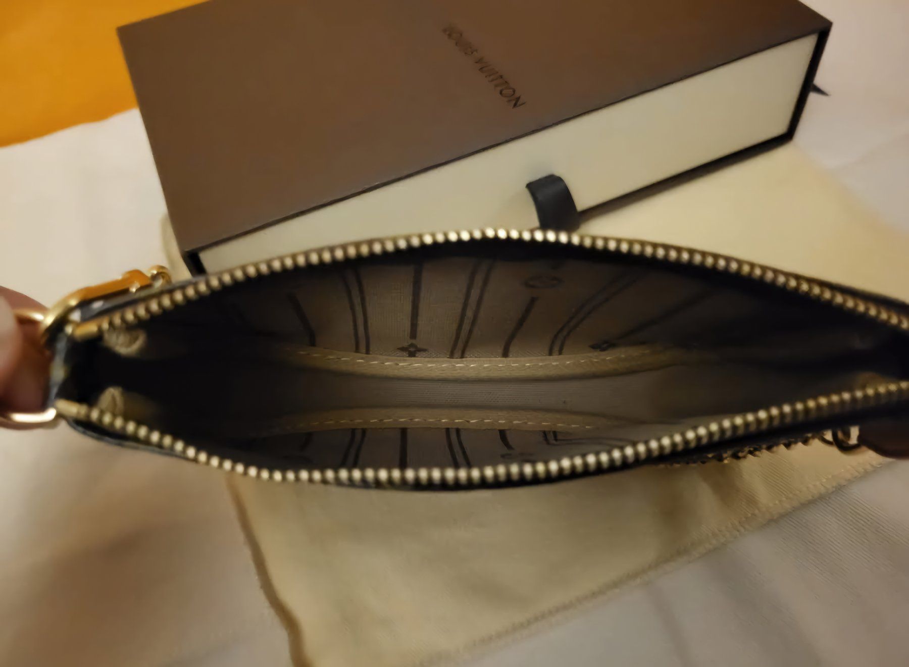 Louis Vuitton Borse da donna: Louis Vuitton  Pochette Mini Limited Trunks – Usato da Gattikon venduto da lavric_d 4