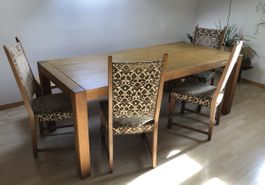 4 antike Stühle aus Massivholz