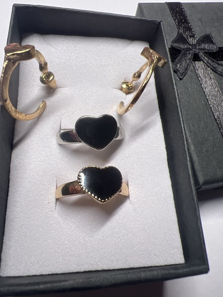 Sonstiger Schmuck: Lot de Bijoux Coeur Noir & Doré – Neu und originalverpackt aus Chenens von anasantos90 6