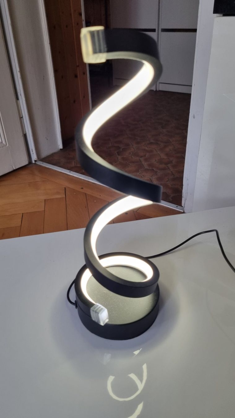 Lampade: Lampe de bureau – Usato da La Chaux-de-Fonds venduto da mikilo1 1