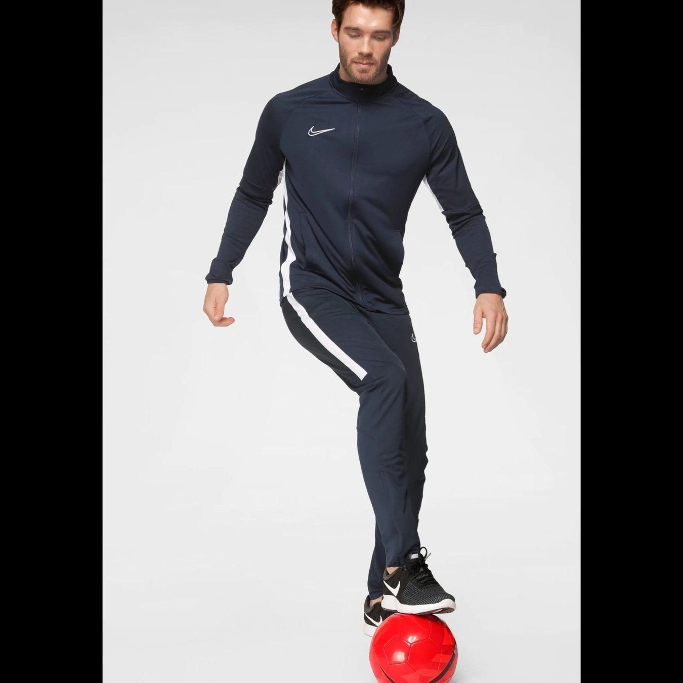 Nike Completi: Nike Trainingsanzug Gr. M  NEU – Nuovo e nell'imballaggio originale da Turbenthal venduto da Pinkerton72
