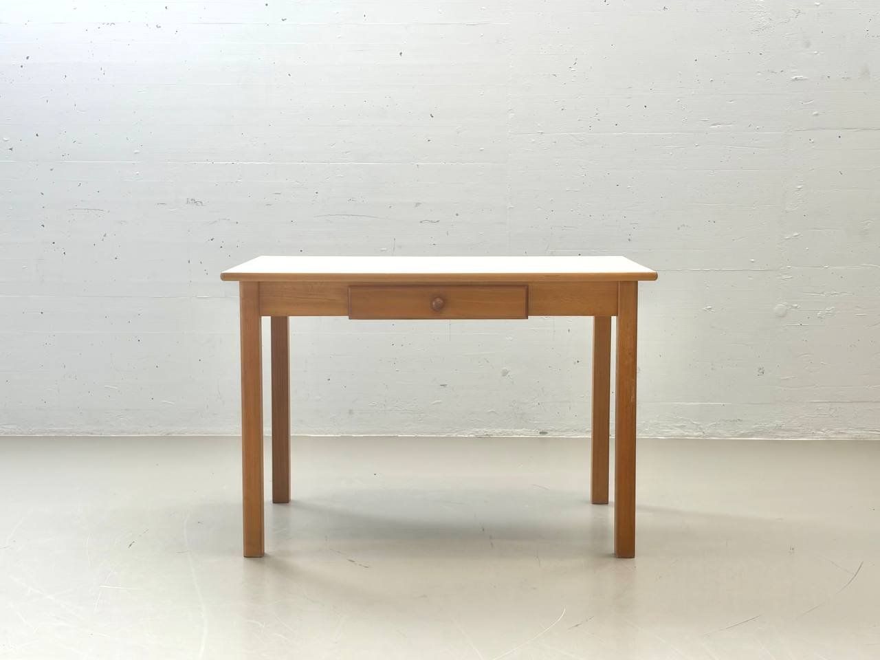 Tavoli: Vintage Küchentisch mit Schublade – Usato da Zürich venduto da LeMoege 9
