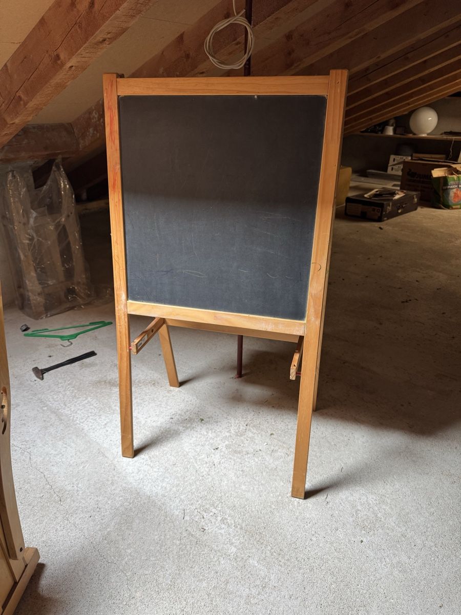 Ikea Lavagne: Doppelseitige Kindertafel, Schwarztafel/Whiteboard – Usato da Le Sentier venduto da flo_dcg6