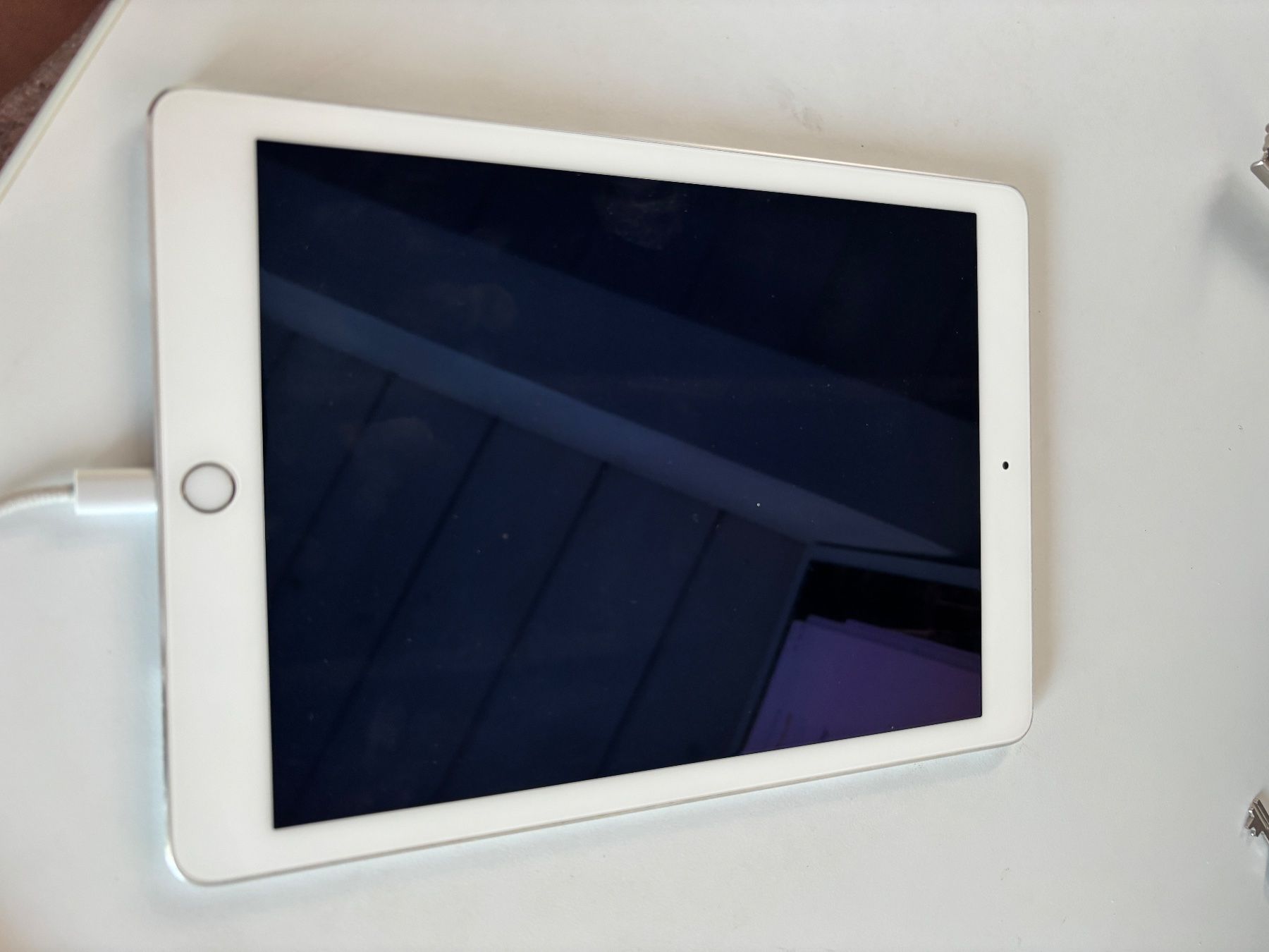 Apple Tablet PC: Apple iPad Air 2 Model A1566 – Usato da Zunzgen venduto da Schnappi71