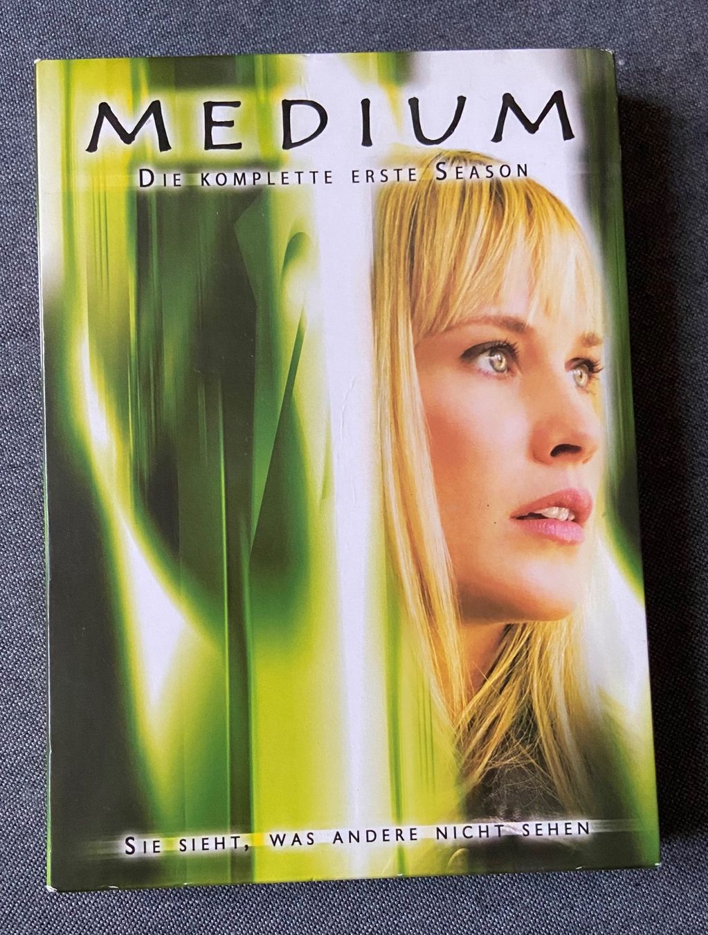 Tutti i DVDs: MEDIUM - DIE KOMPLETTE ERSTE SEASON – Usato da Luzern venduto da Lycka