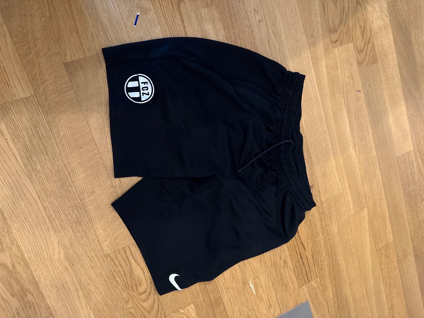 Nike Hosen: FC Zürich Trainingsshorts – Gebraucht aus Riehen von Sangi22