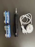 Oral-B 3500 Elektrische Zahnbürste Schwarz - Inkl. 4 Bürsten