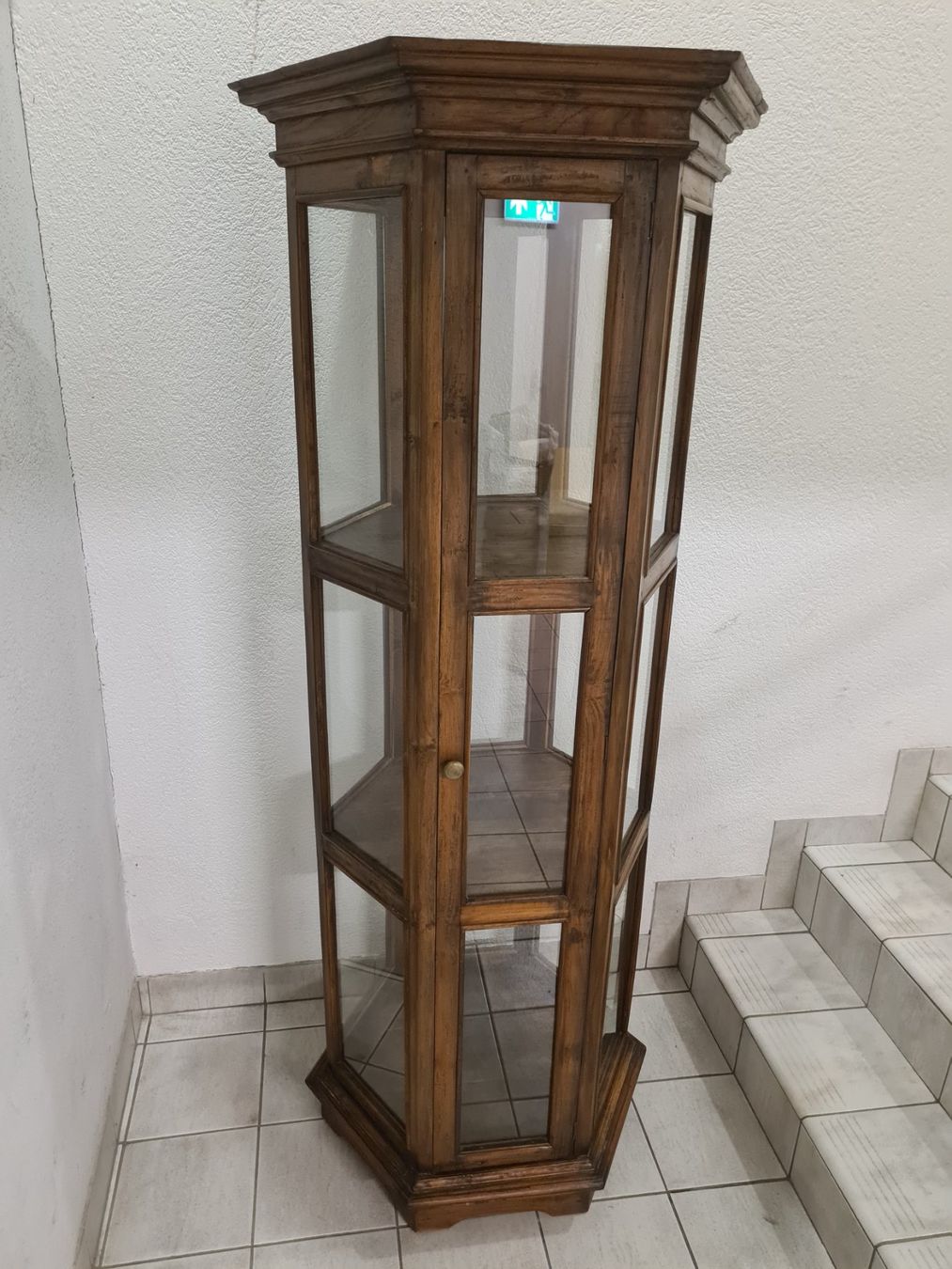 Vitrinen: Vitrine qui appartener a Phil Collins – Gebraucht aus Monthey von 187-zeroo 8