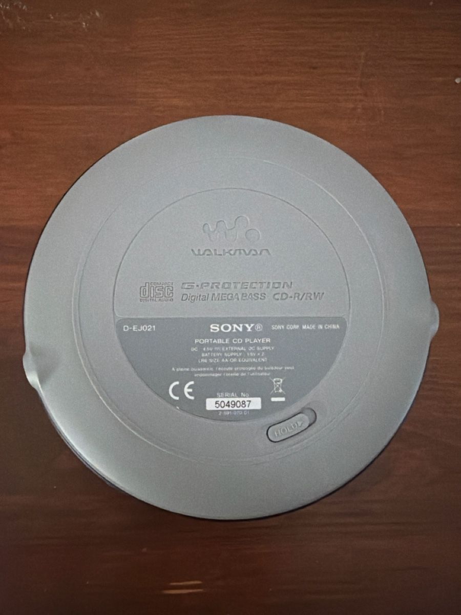 Sony Lettore multimediale portatile: Sony Walkman CD D-EJ021 tragbarer CD-Player Silber Top Zus – Usato da Thun venduto da BanjoDan 1