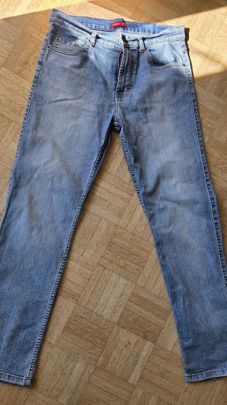 Pantaloni: pantalon jeans taille 40 – Usato da Yverdon-les-Bains venduto da van_dq65