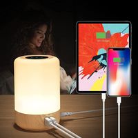 Nachttischlampe mit 4 USB Ladeanschluss