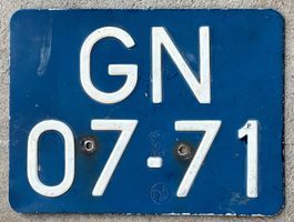 Alte, blaue Autonummer