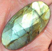 Cabochon L-5816– Facettierter Labradorit 35x19mm 36,85 Karat