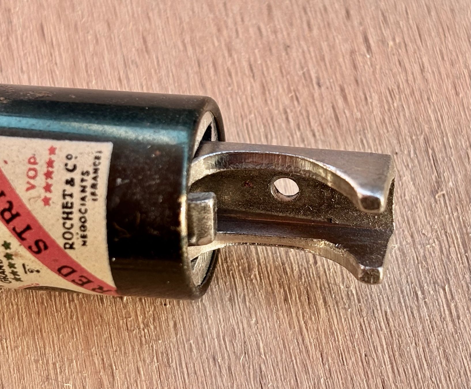 Apribottiglie & Tappi per chiusura: antiker kleiner Flaschenöffner in Form einer Flasche – Usato da Lüchingen venduto da Eeizo 5