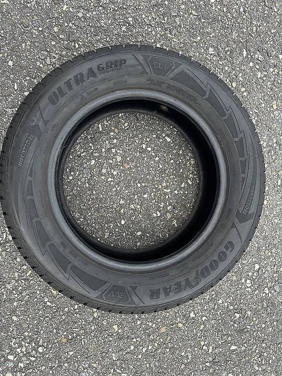 Pneumatici & Ruote complete: Goodyear UltraGrip Performance SUV 235/60 R17 106H M+S  – Usato da Aarburg venduto da iaz_hnt8 1